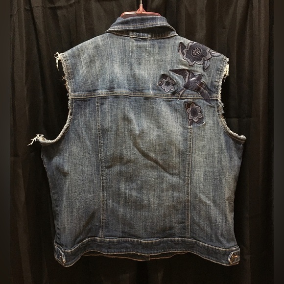 Reitmans Jeans - Denim Vest With Embroidery Detail - 2x - Picture 2 of 8